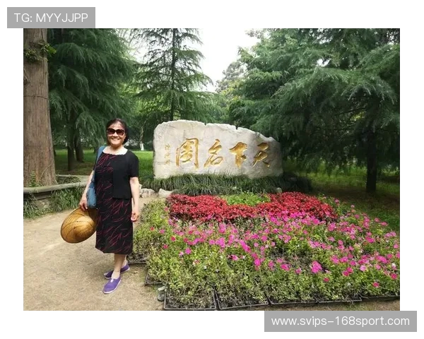 《双人荒野求生挑战两人携手共克难关勇闯险境》